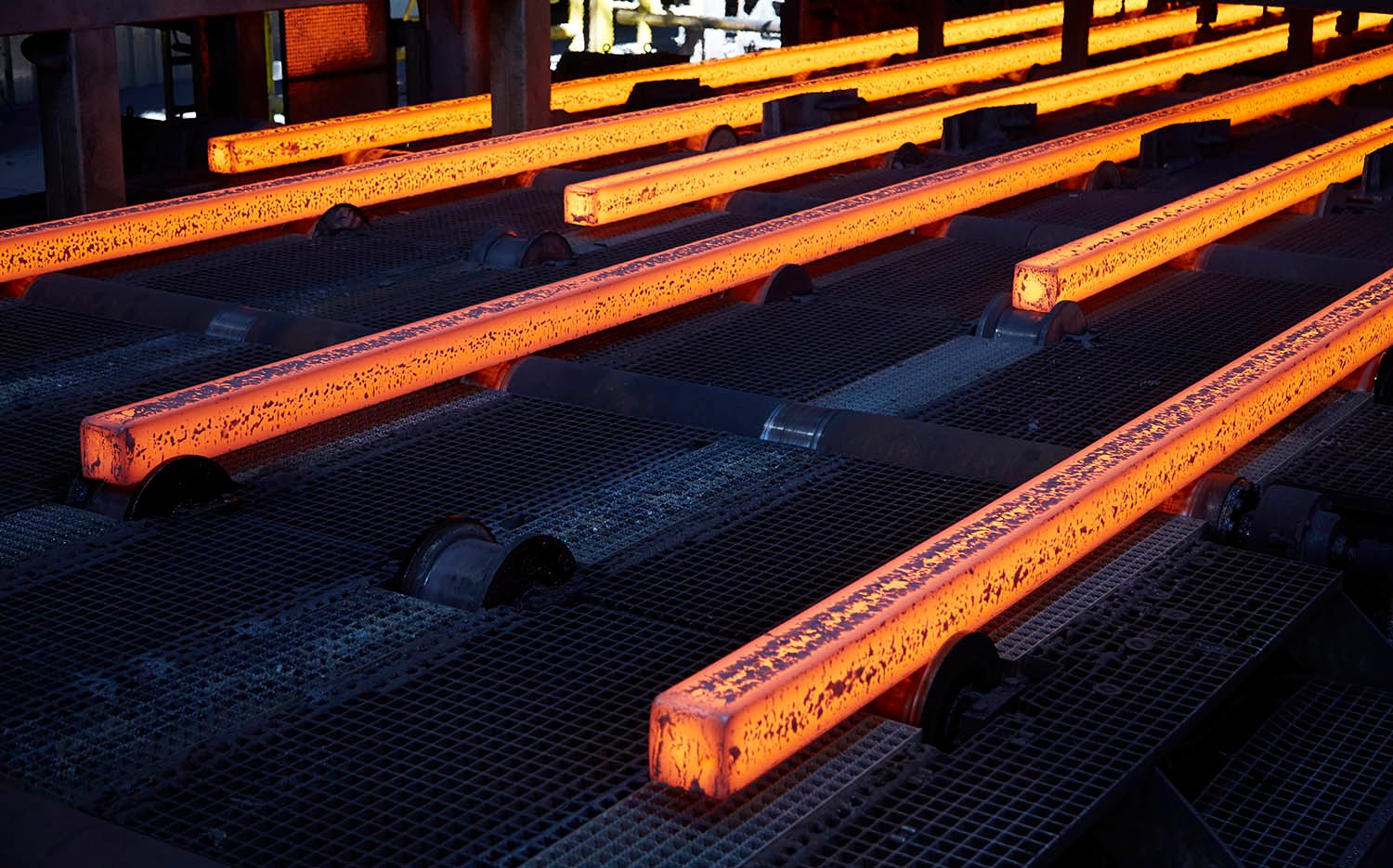 Vision King - Long Steel inspecionando aços longos em linha de produção automatizada.