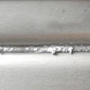 Corcovas consistem num acúmulo de material que requer remoção ou debaste posterior.