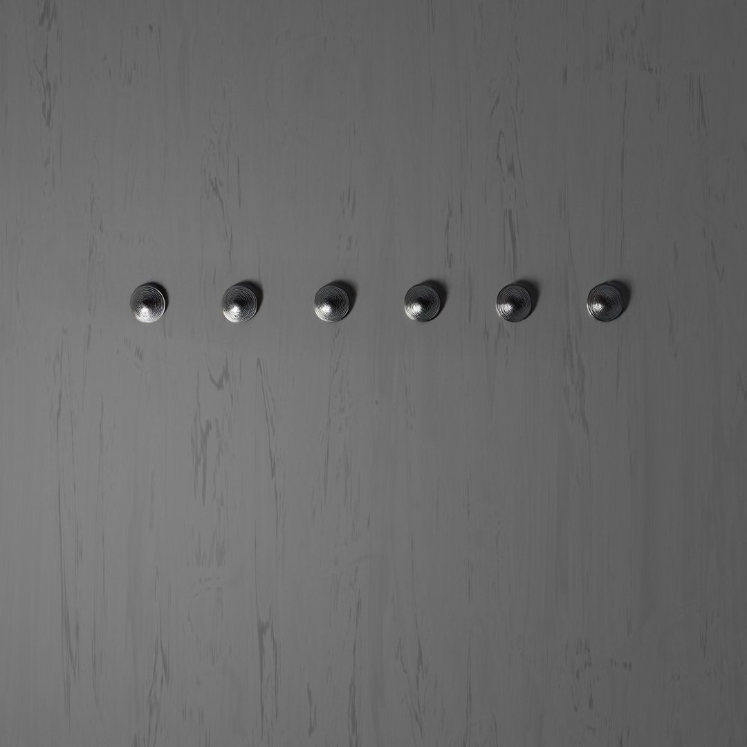 Vision King identificando restos de ferragens na superfície da madeira