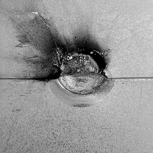 Ponto de solda na borda da chapa obtido na visão de máquina